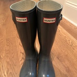Girls Hunter glossy gray boots